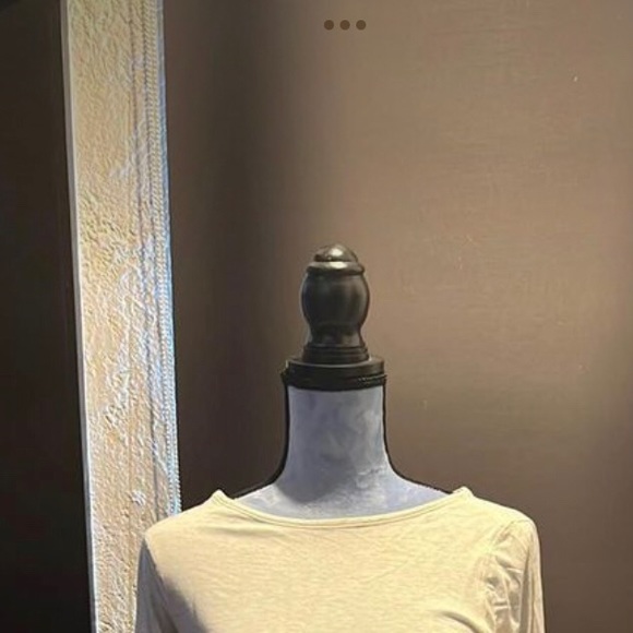 Lululemon long sleeve top - Picture 4 of 9